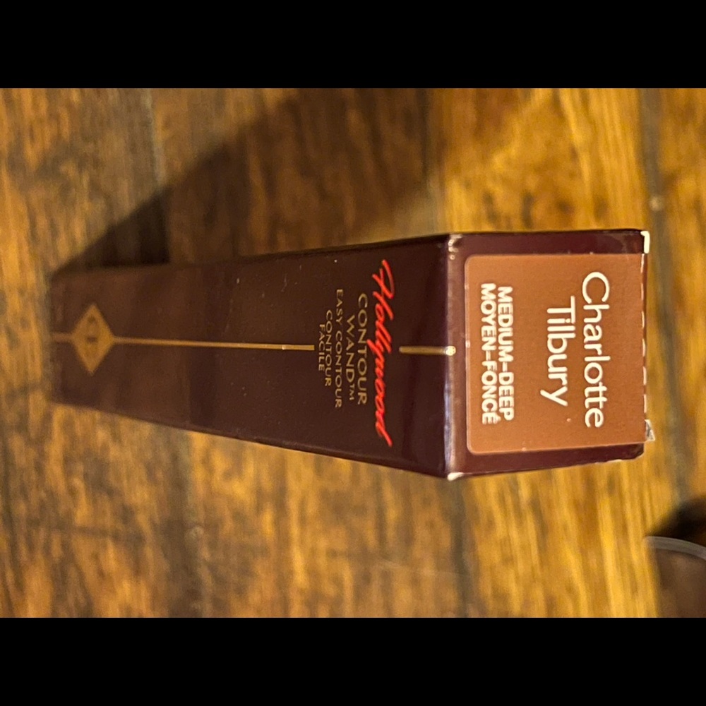 LAST ONE!!NIB!! Charlotte Tilbury- Hollywood Contour Wand (Shade: Medium/Dark)